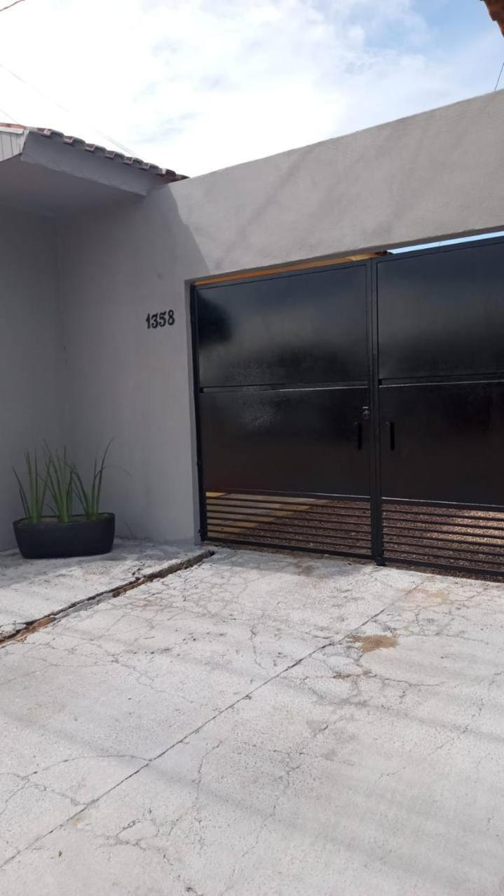 Ap 6 C/garagem>ar>wifi>cozinha>tv Disney+>pet Free Apartamento *